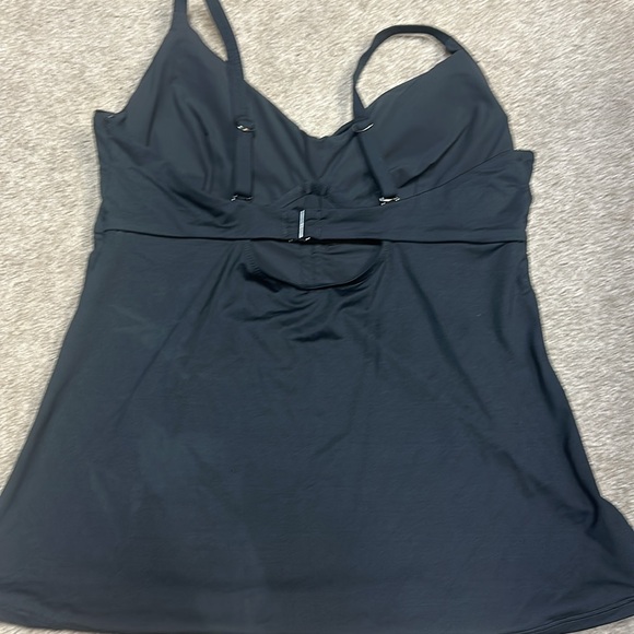 Black athletha tankini top - Picture 3 of 5